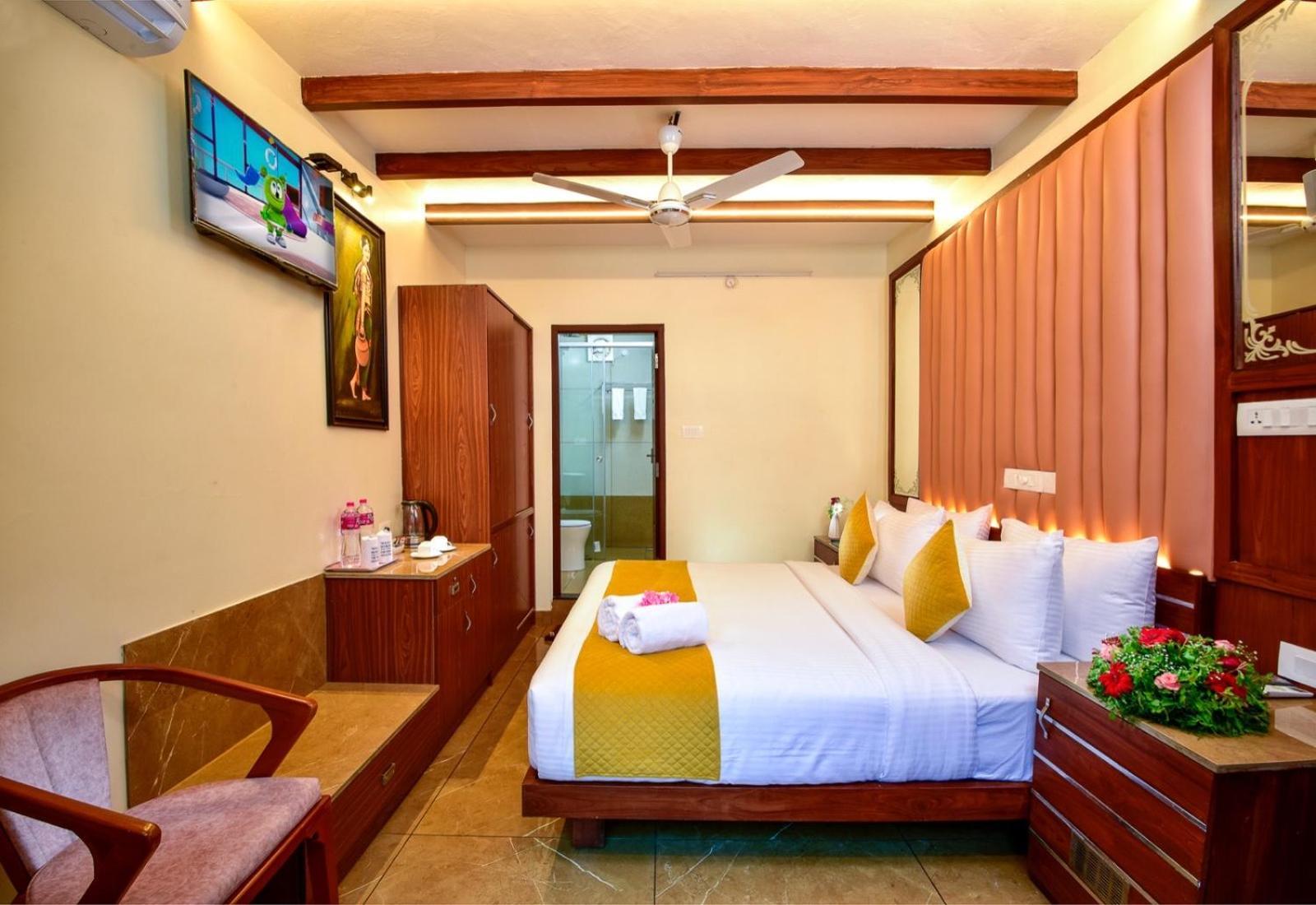 Krishnatheeram Ayur Holy Beach Resorts Varkala Bagian luar foto