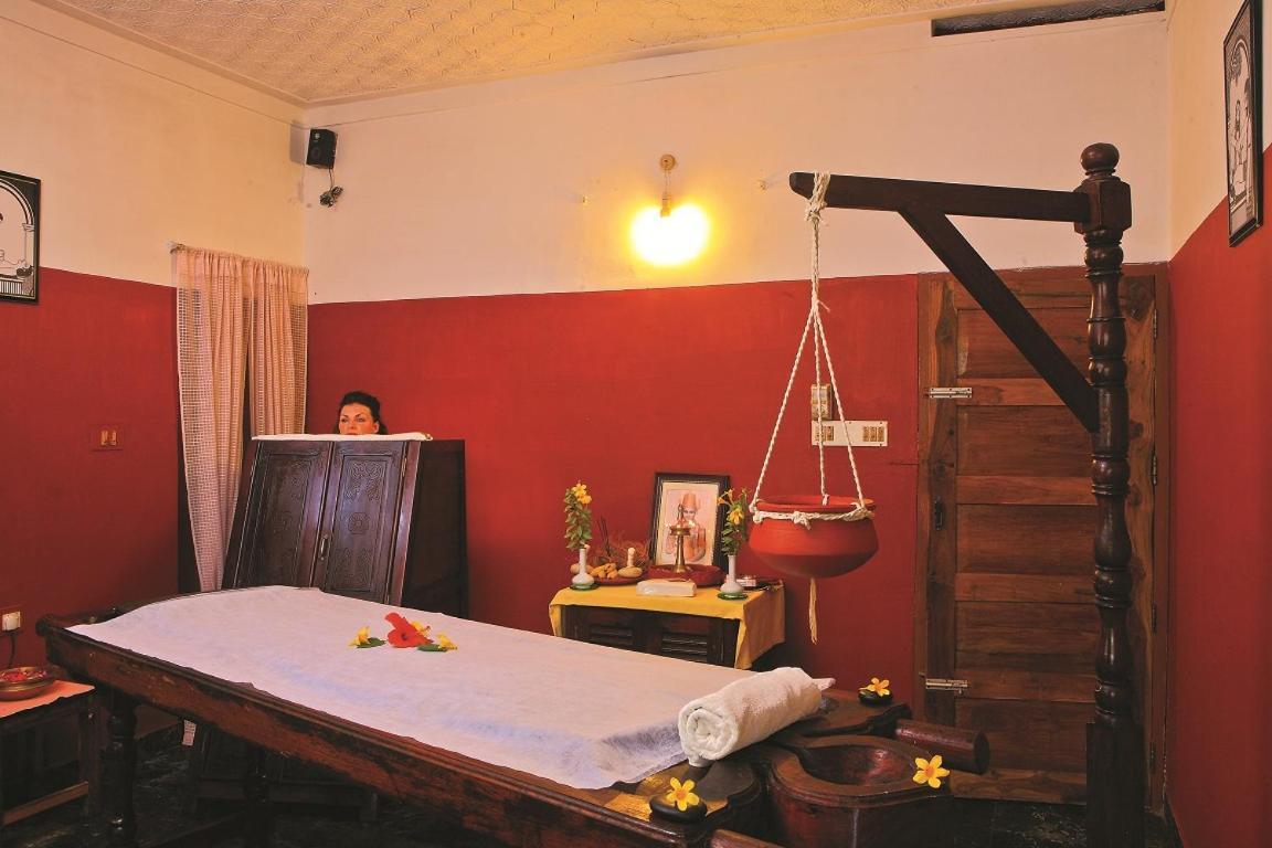 Krishnatheeram Ayur Holy Beach Resorts Varkala Bagian luar foto