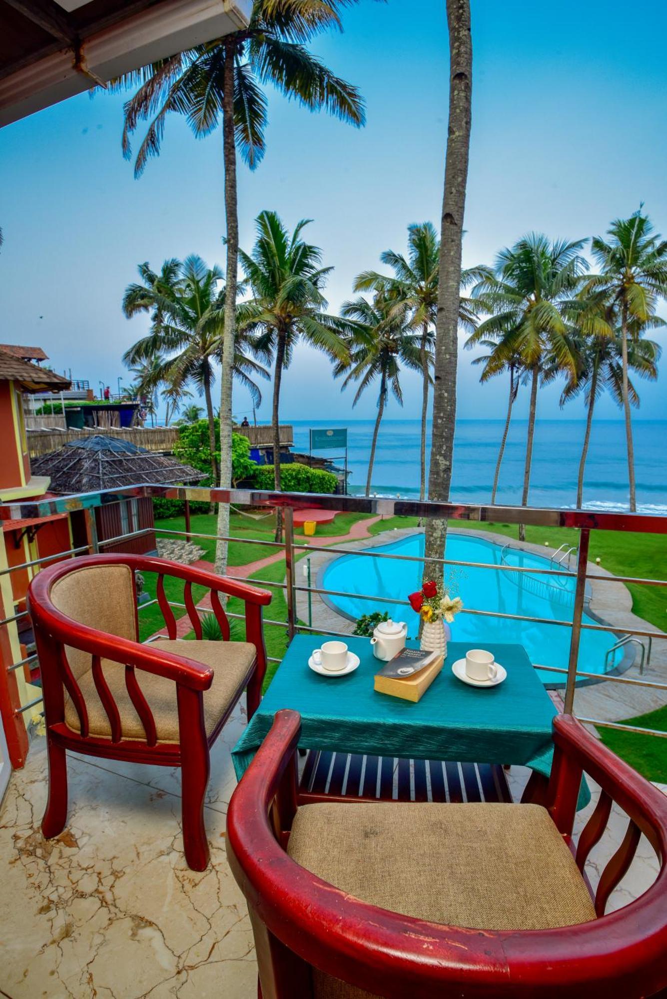 Krishnatheeram Ayur Holy Beach Resorts Varkala Bagian luar foto